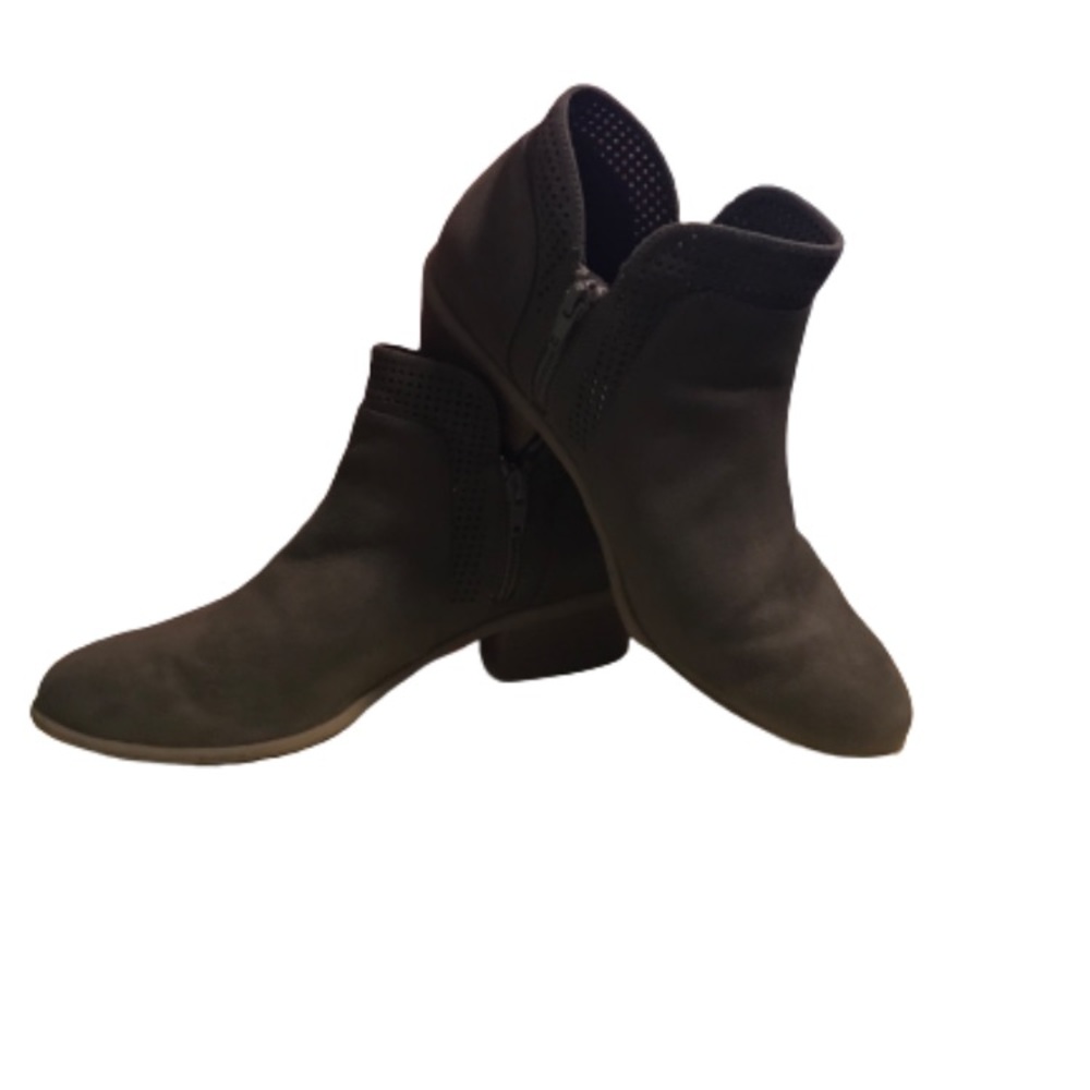 Old Navy olive green booties